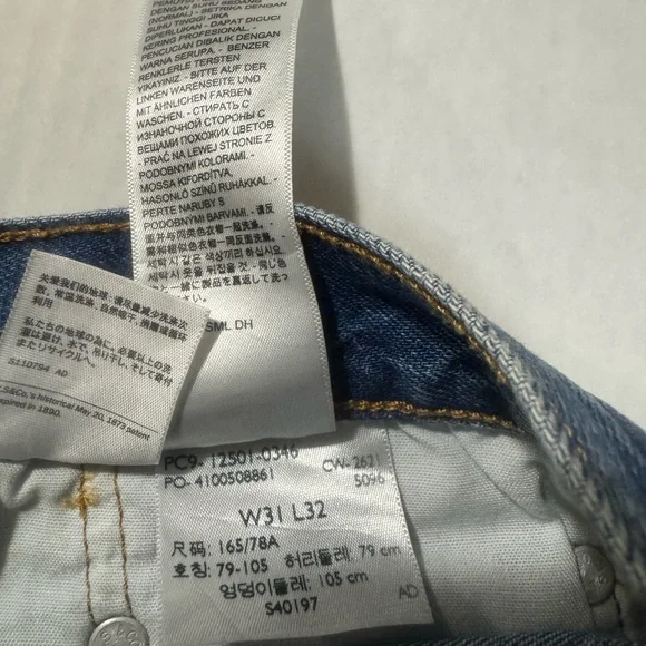 Levi's Button Fly 501 Blue Relaxed Jeans with Faded Details - Picture 7 of 8